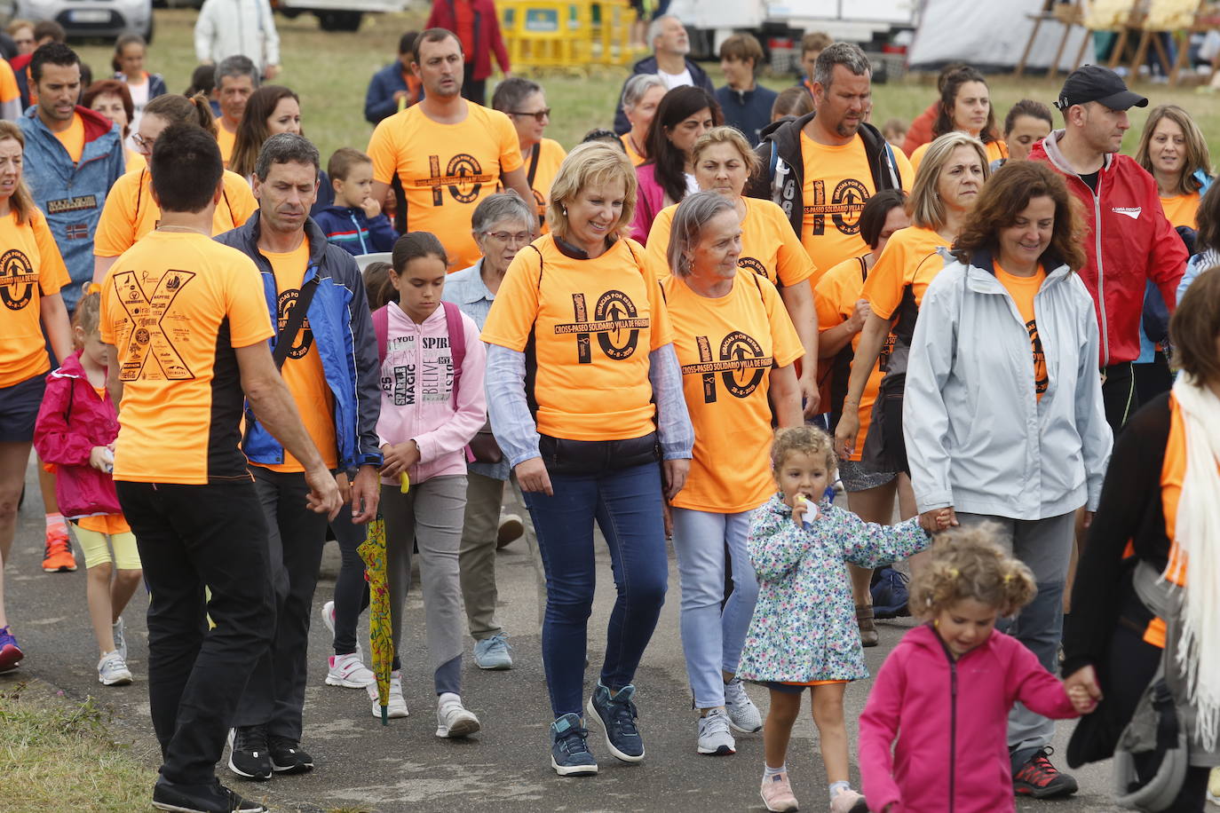 La localidad de Figueras realizó un recorrido de siete kilómetros para recaudar fondos para la Fundación Sandra Ibarra en su lucha contra el cáncer.