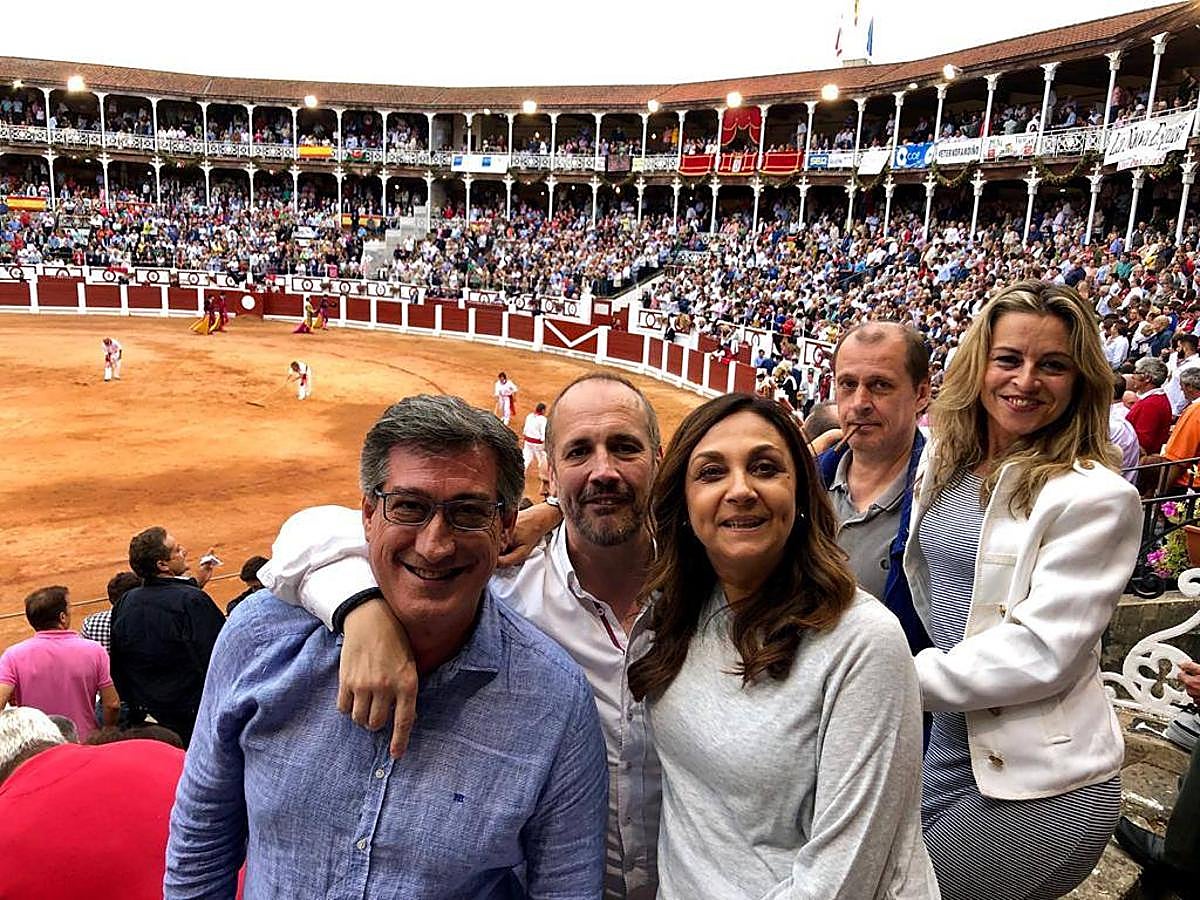 El diputado de Ciudadanos en el Congreso, Ignacio Prendes, acudió a la corrida de cierre de la Feria 