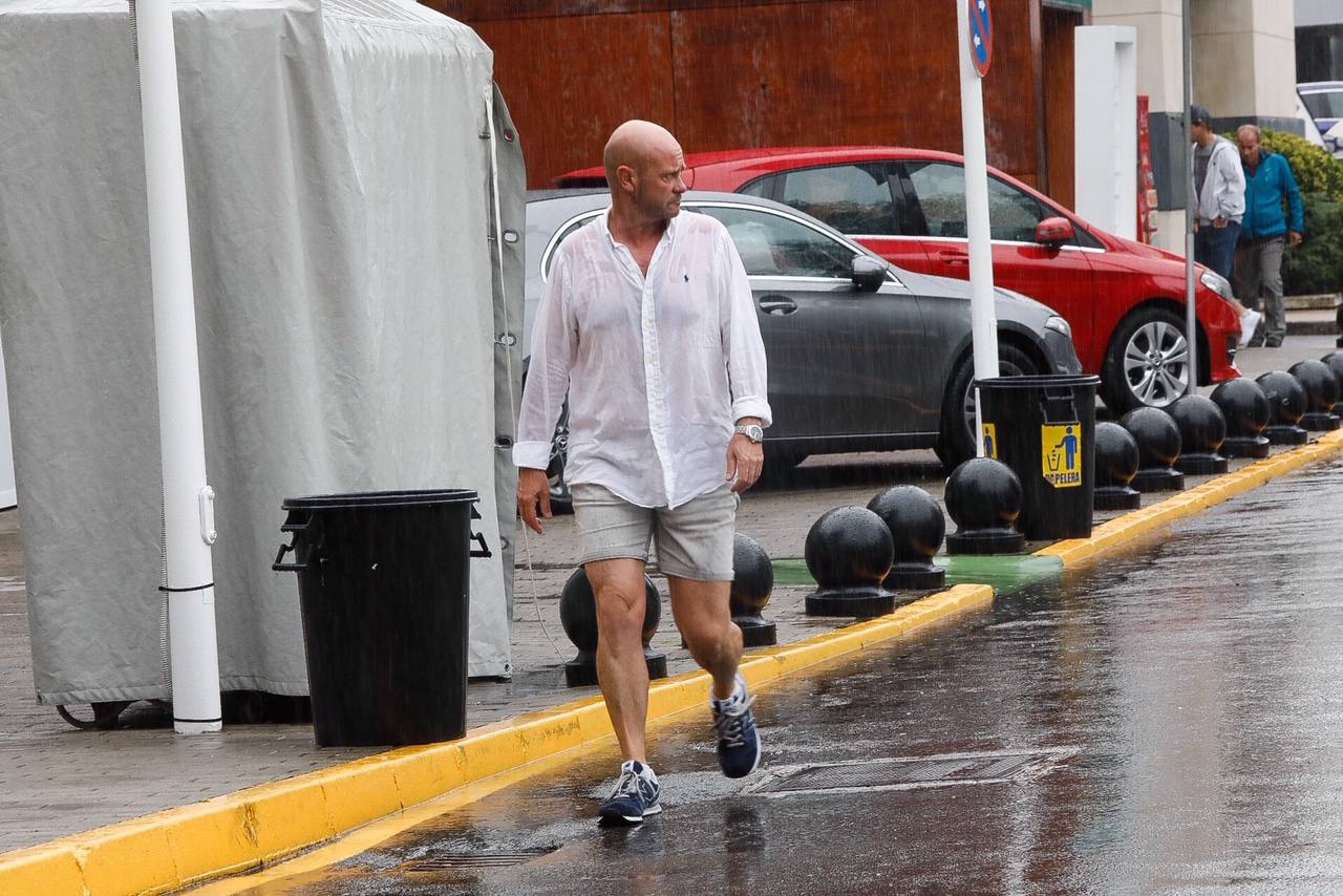 Los paraguas son los protagonistas en el útimo día de la Feria de Muestras de Asturias (Fidma).