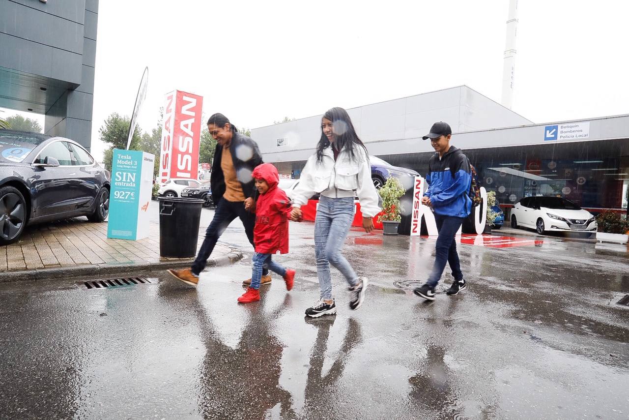 Los paraguas son los protagonistas en el útimo día de la Feria de Muestras de Asturias (Fidma).