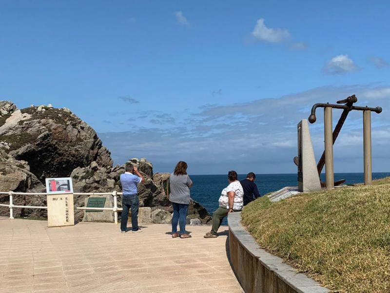 Sigue el rastreo por tierra, mar y aire de la joven que cayó al mar en Castrillón.