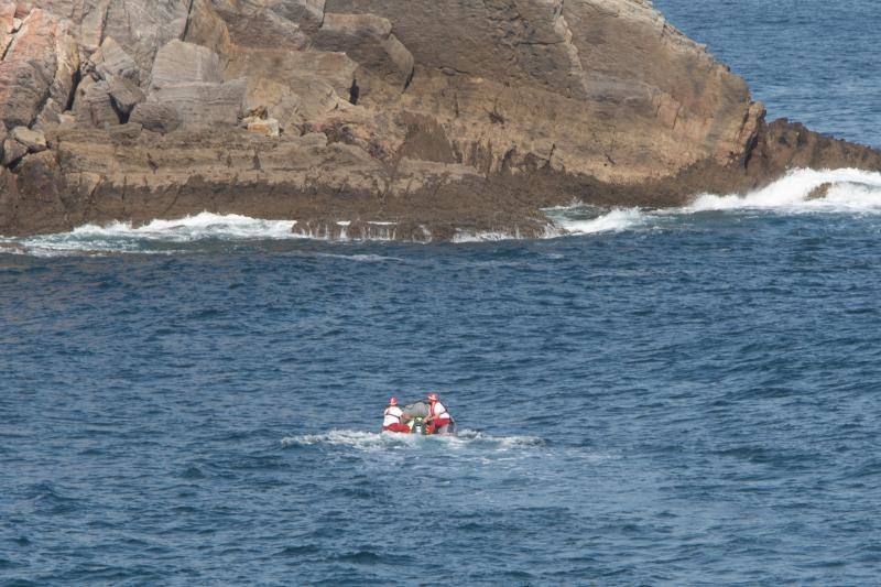 Sigue el rastreo por tierra, mar y aire de la joven que cayó al mar en Castrillón.