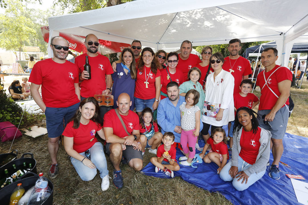 Miles de luarqueses y turistas disfrutaron este jueves de las populares fiestas de San Timoteo. ¡Búscate en nuestra galería! 