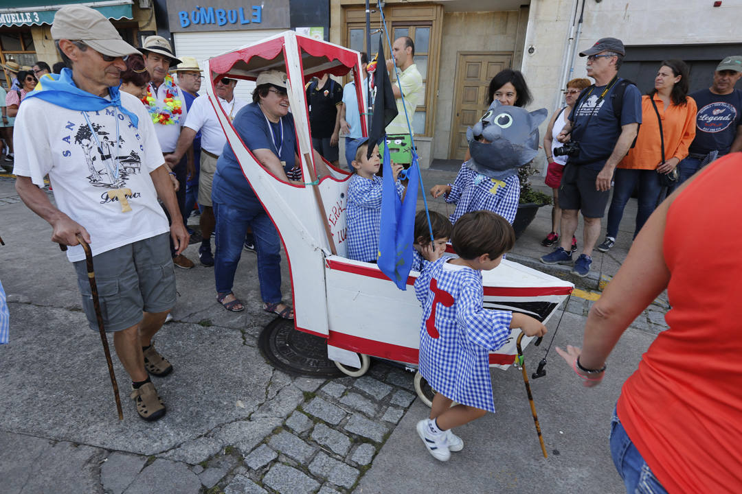 Miles de luarqueses y turistas disfrutaron este jueves de las populares fiestas de San Timoteo. ¡Búscate en nuestra galería! 