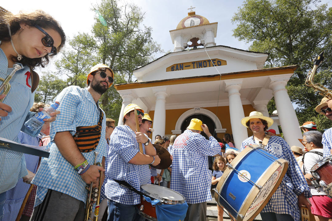 Miles de luarqueses y turistas disfrutaron este jueves de las populares fiestas de San Timoteo. ¡Búscate en nuestra galería! 