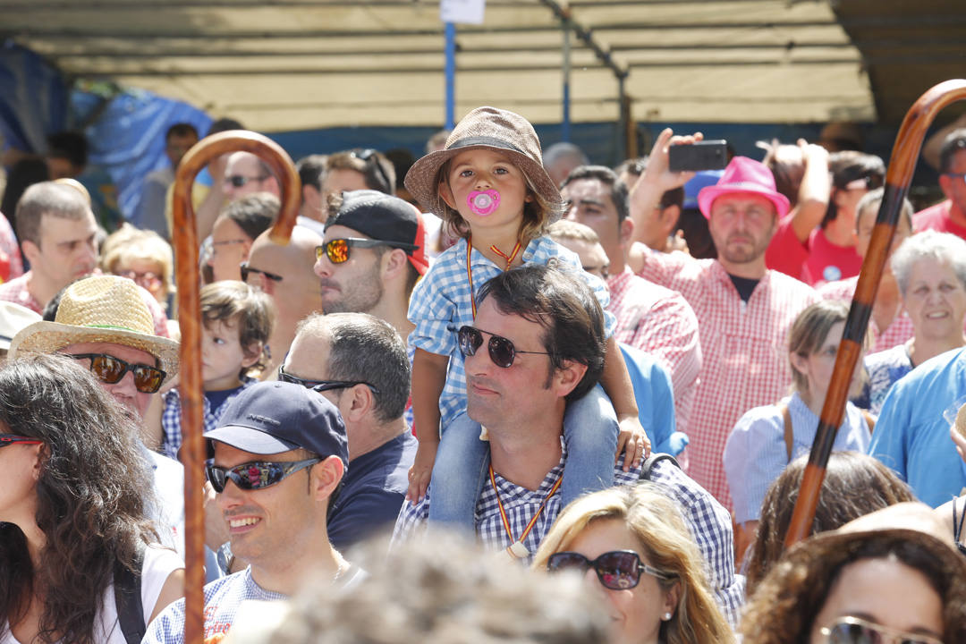 Miles de luarqueses y turistas disfrutaron este jueves de las populares fiestas de San Timoteo. ¡Búscate en nuestra galería! 