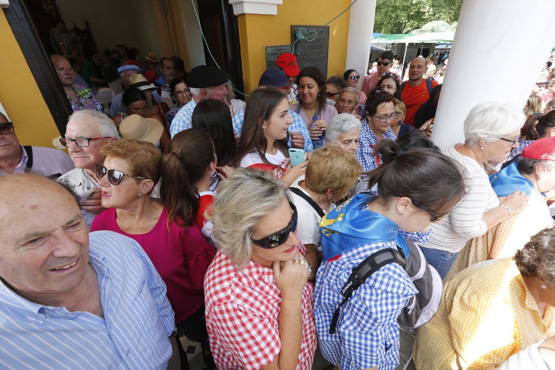 Miles de luarqueses y turistas disfrutaron este jueves de las populares fiestas de San Timoteo. ¡Búscate en nuestra galería! 