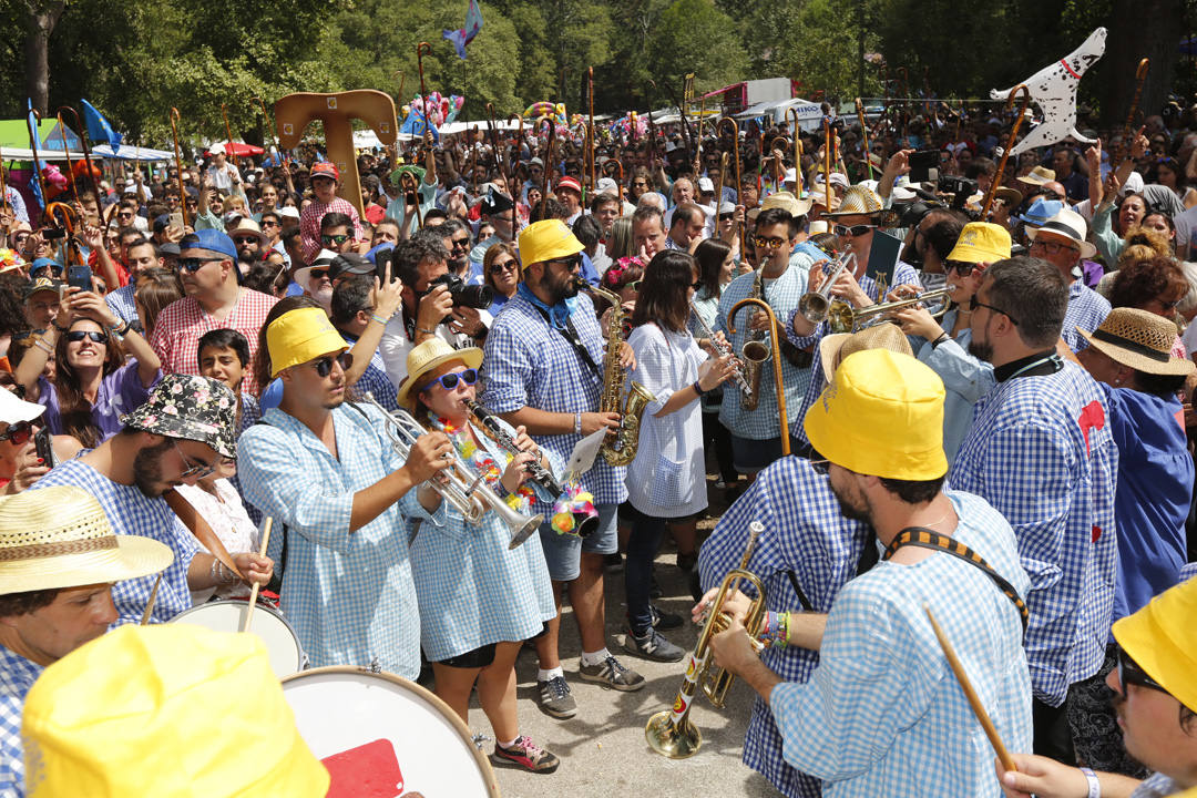 Miles de luarqueses y turistas disfrutaron este jueves de las populares fiestas de San Timoteo. ¡Búscate en nuestra galería! 