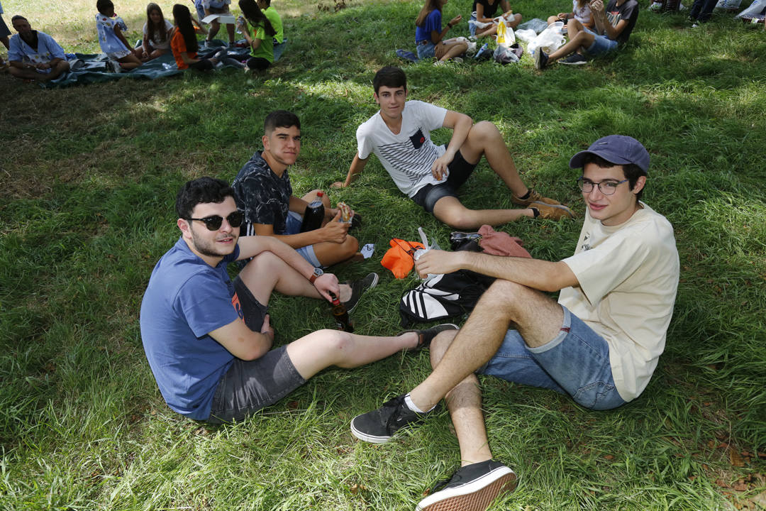 Miles de luarqueses y turistas disfrutaron este jueves de las populares fiestas de San Timoteo. ¡Búscate en nuestra galería! 