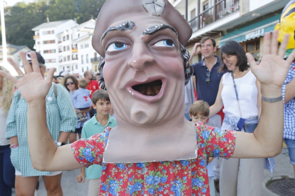 Miles de luarqueses y turistas disfrutaron este jueves de las populares fiestas de San Timoteo. ¡Búscate en nuestra galería! 