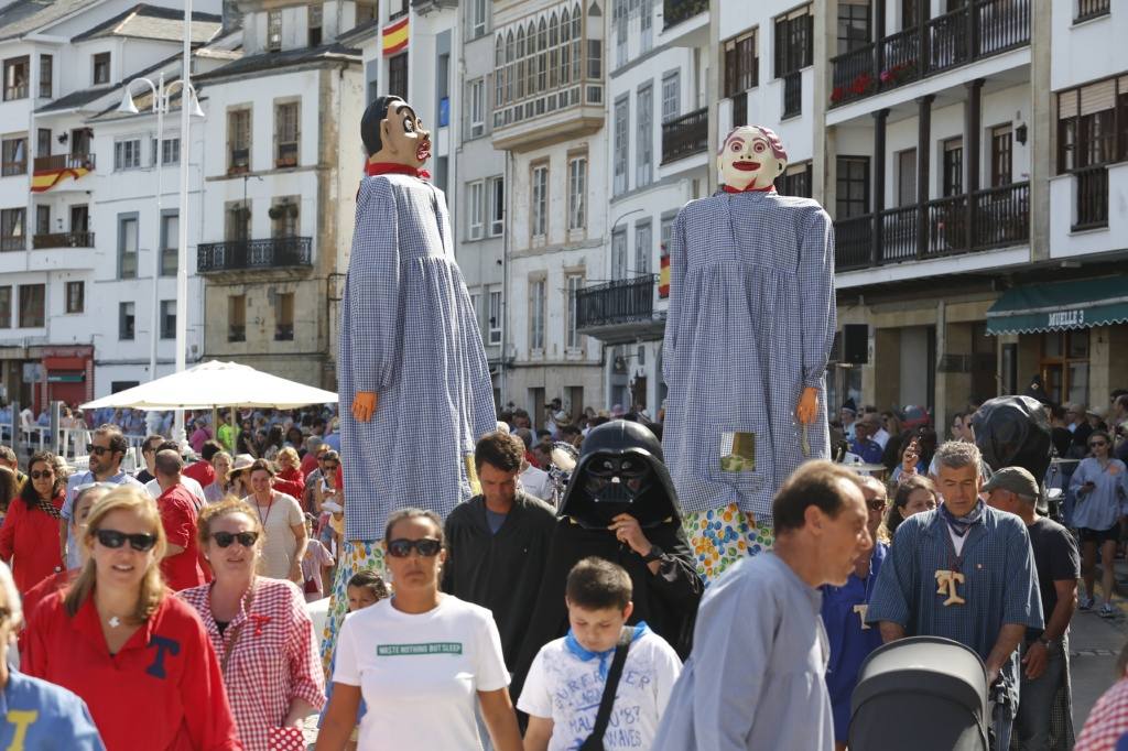 Miles de luarqueses y turistas disfrutaron este jueves de las populares fiestas de San Timoteo. ¡Búscate en nuestra galería! 