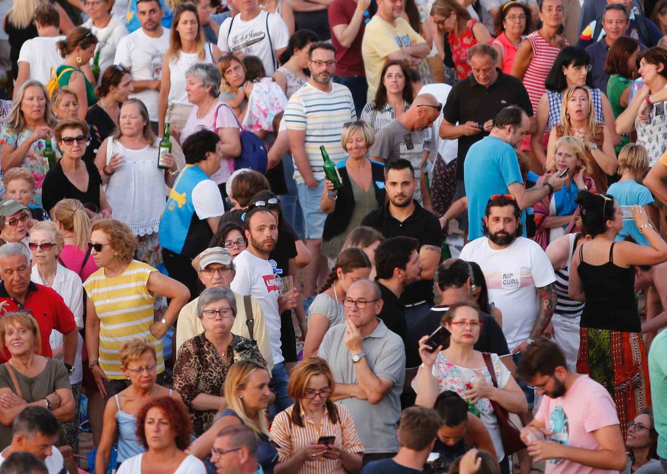 La playa de Poniente ha acogido un nuevo récord en una de las actividades más multitudinarias del verano gijonés. 