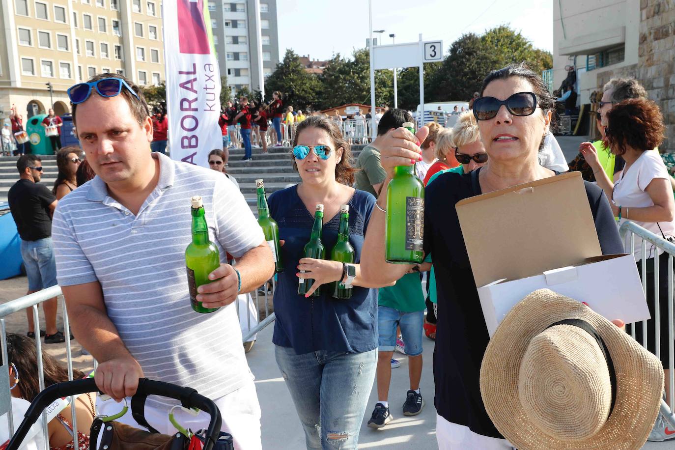 La playa de Poniente ha acogido un nuevo récord en una de las actividades más multitudinarias del verano gijonés. 