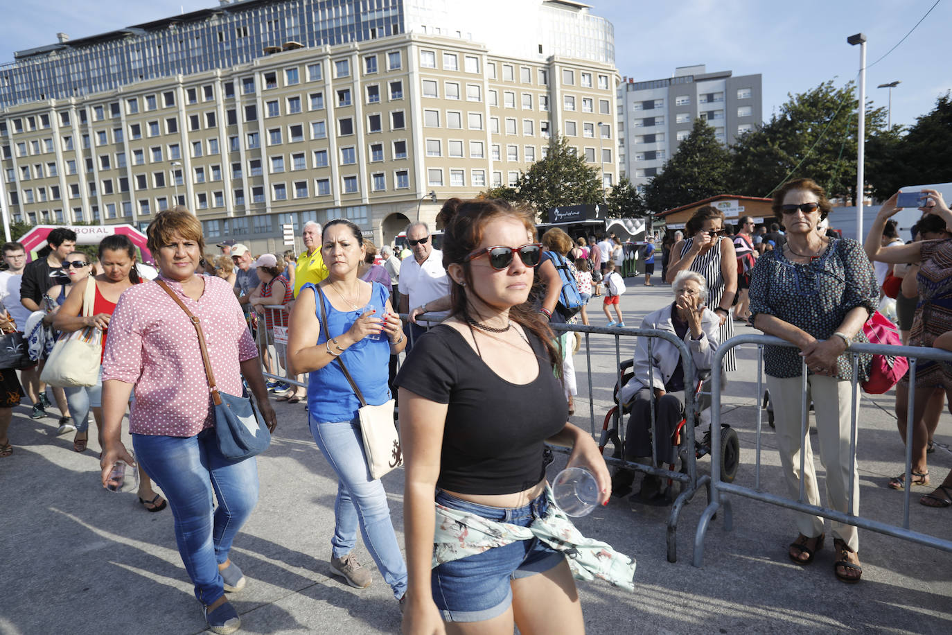 La playa de Poniente ha acogido un nuevo récord en una de las actividades más multitudinarias del verano gijonés.