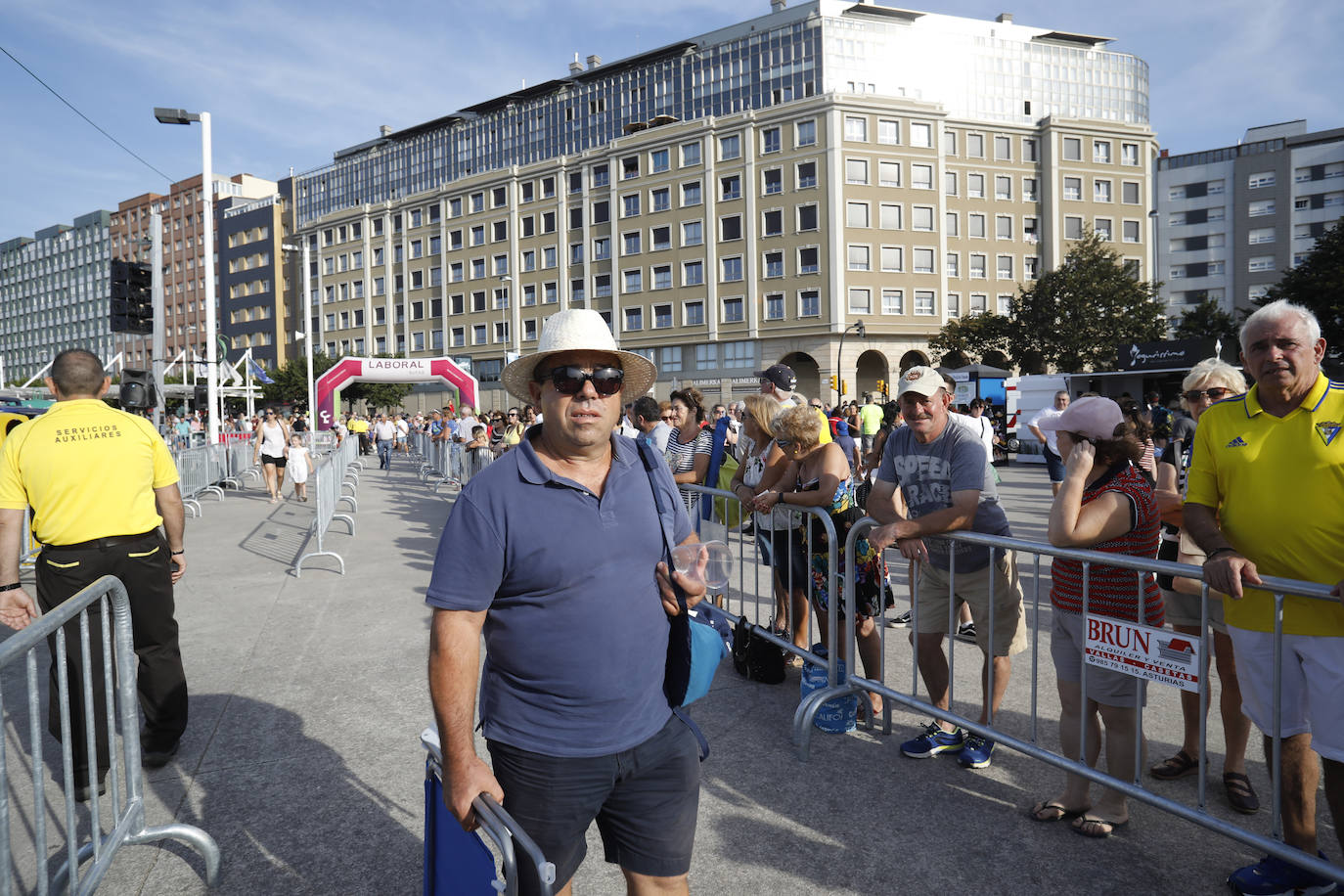 La playa de Poniente ha acogido un nuevo récord en una de las actividades más multitudinarias del verano gijonés.