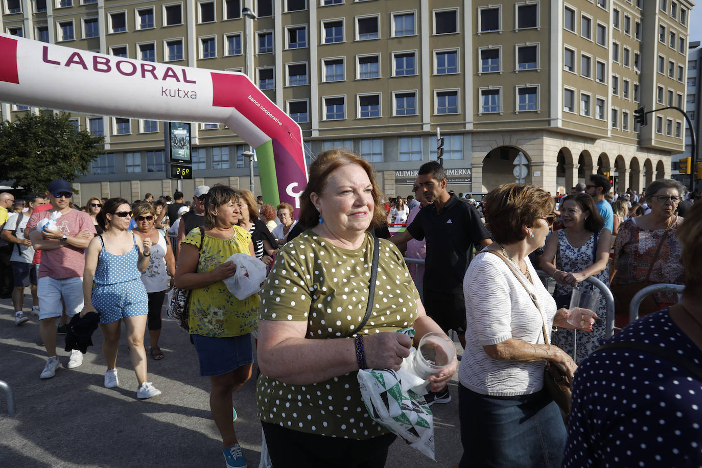 La playa de Poniente ha acogido un nuevo récord en una de las actividades más multitudinarias del verano gijonés.
