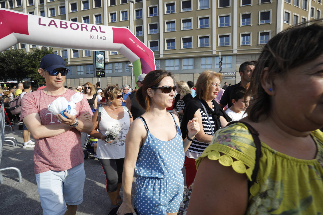 La playa de Poniente ha acogido un nuevo récord en una de las actividades más multitudinarias del verano gijonés.