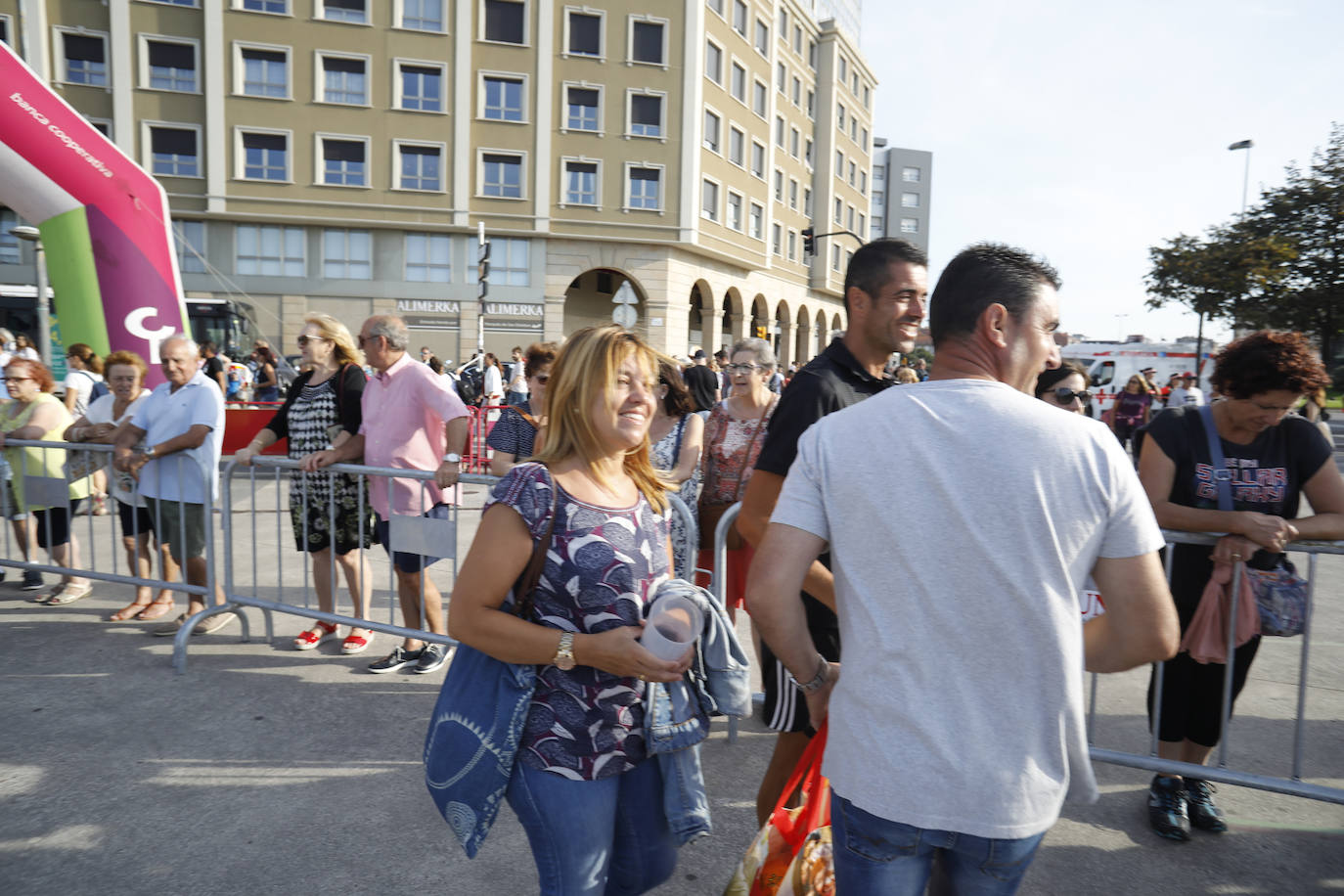 La playa de Poniente ha acogido un nuevo récord en una de las actividades más multitudinarias del verano gijonés.