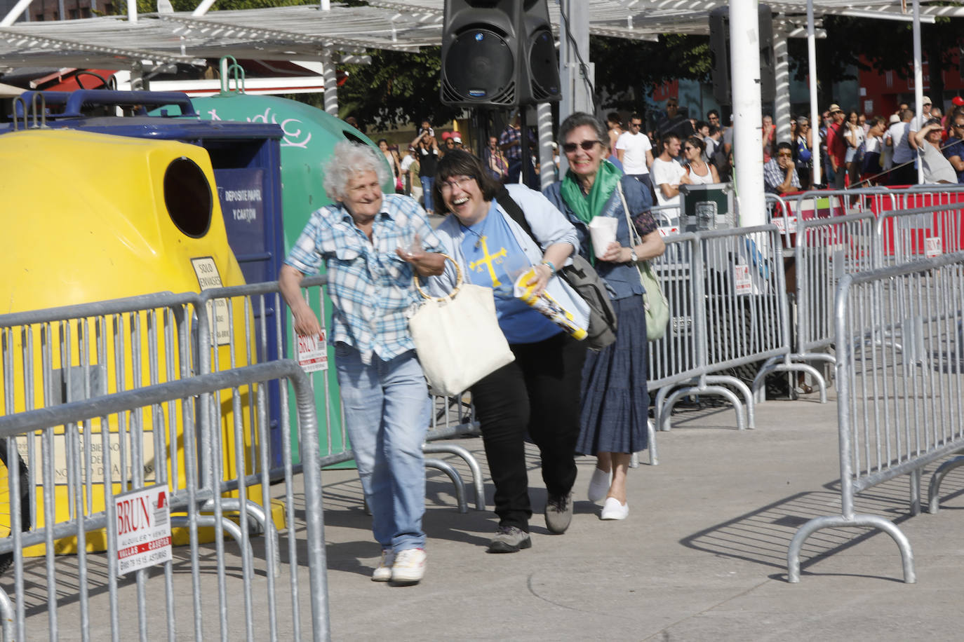 La playa de Poniente ha acogido un nuevo récord en una de las actividades más multitudinarias del verano gijonés.