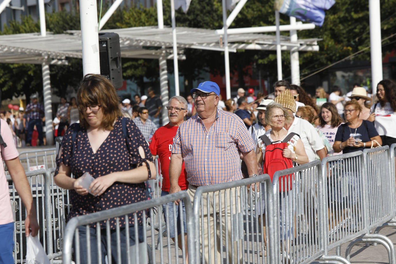 La playa de Poniente ha acogido un nuevo récord en una de las actividades más multitudinarias del verano gijonés.