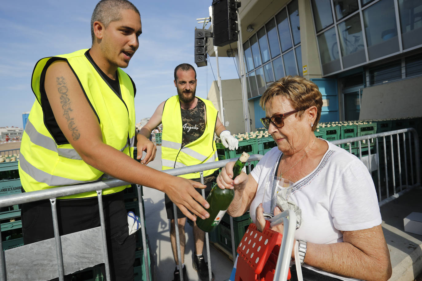 La playa de Poniente ha acogido un nuevo récord en una de las actividades más multitudinarias del verano gijonés.