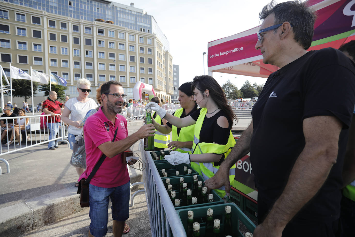 La playa de Poniente ha acogido un nuevo récord en una de las actividades más multitudinarias del verano gijonés.