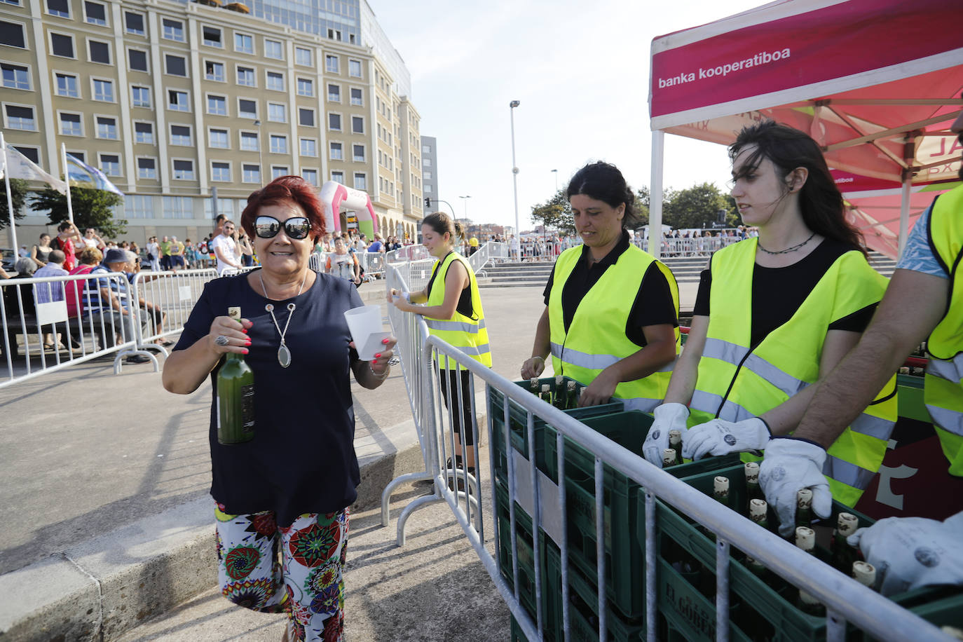 La playa de Poniente ha acogido un nuevo récord en una de las actividades más multitudinarias del verano gijonés.
