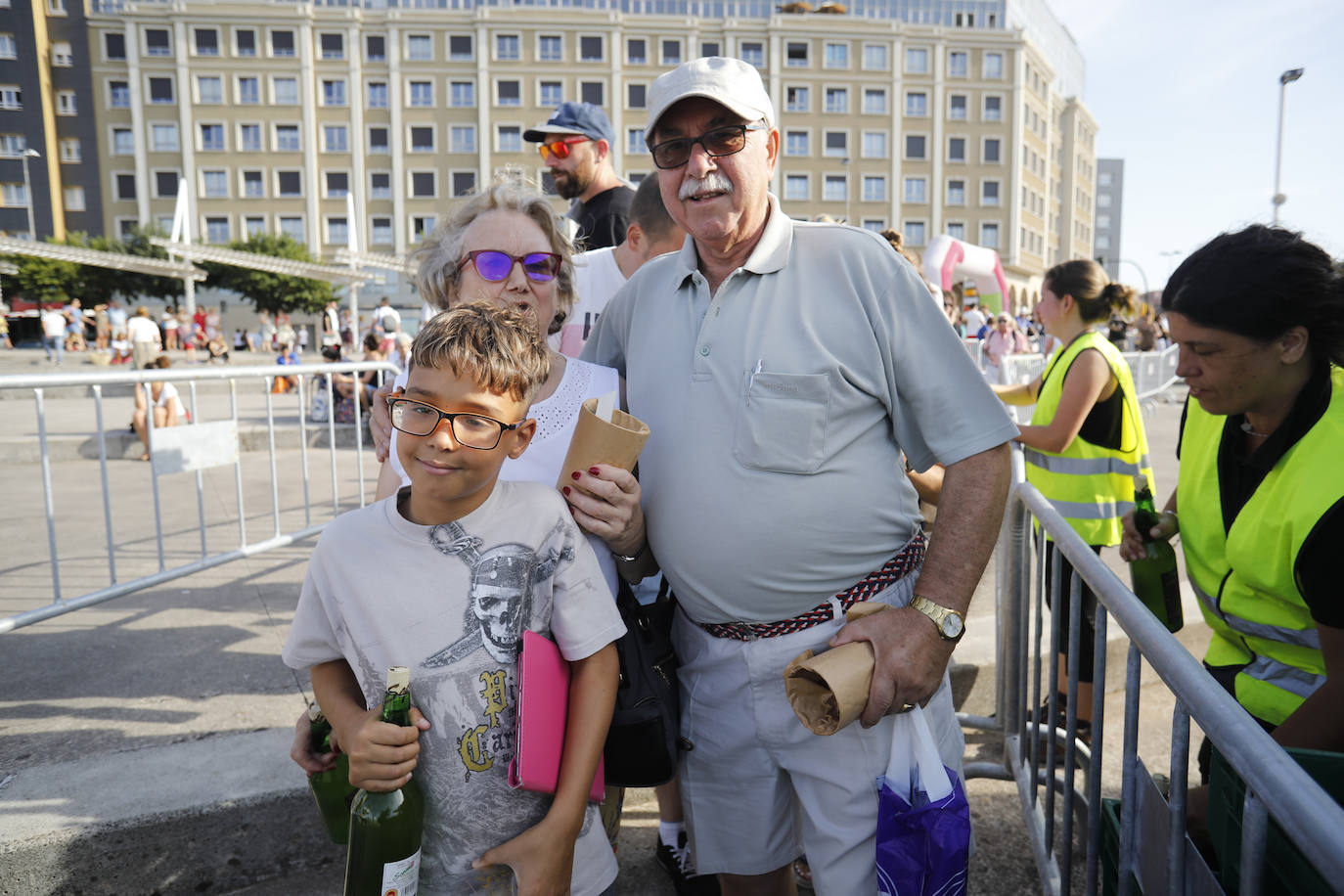 La playa de Poniente ha acogido un nuevo récord en una de las actividades más multitudinarias del verano gijonés.
