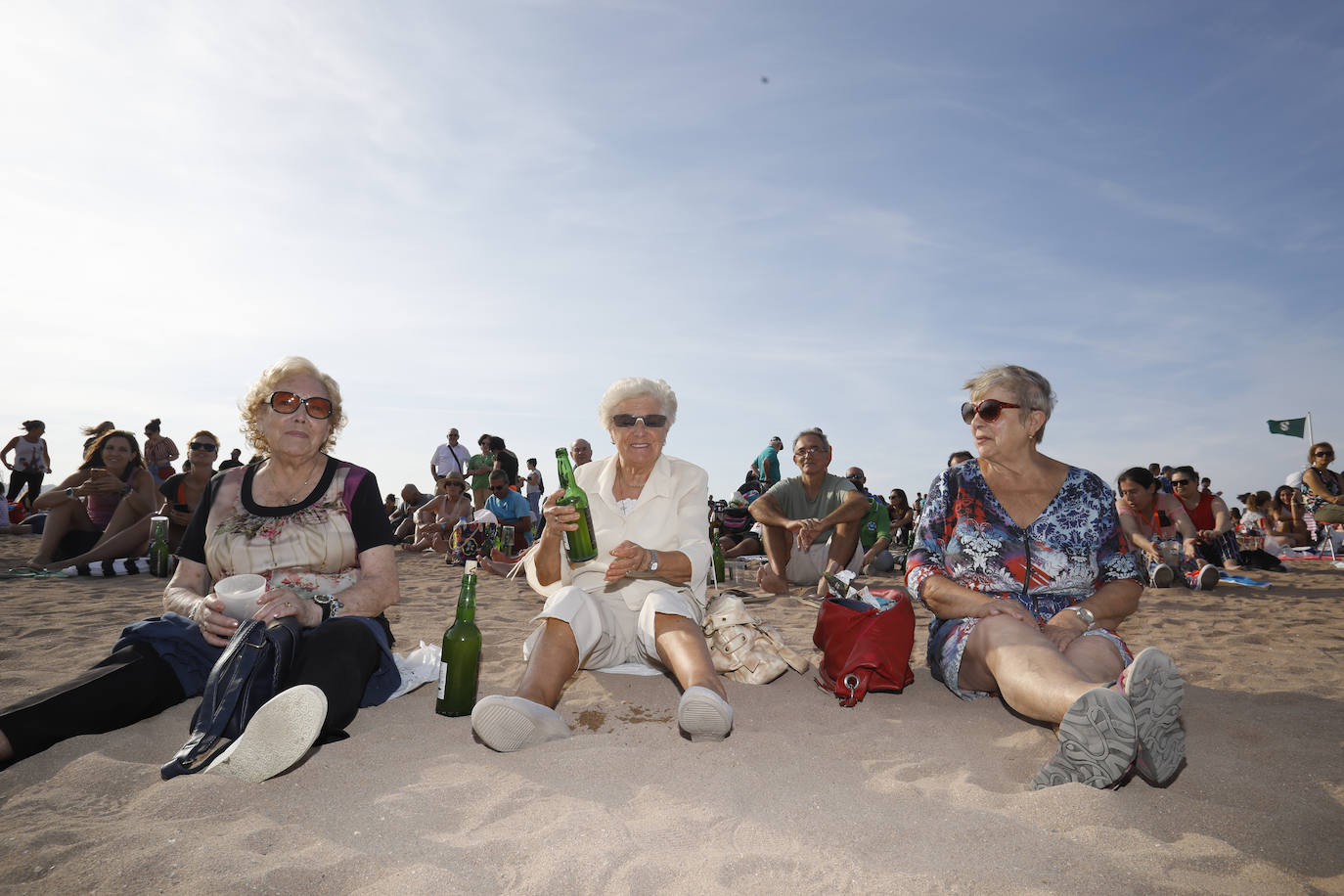 La playa de Poniente ha acogido un nuevo récord en una de las actividades más multitudinarias del verano gijonés.