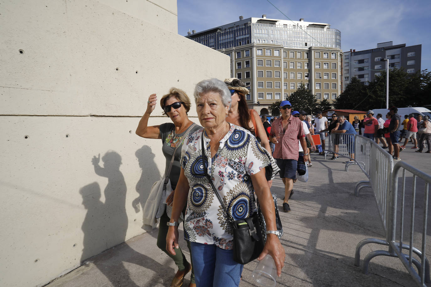 La playa de Poniente ha acogido un nuevo récord en una de las actividades más multitudinarias del verano gijonés.