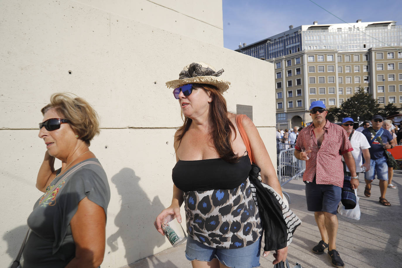 La playa de Poniente ha acogido un nuevo récord en una de las actividades más multitudinarias del verano gijonés.