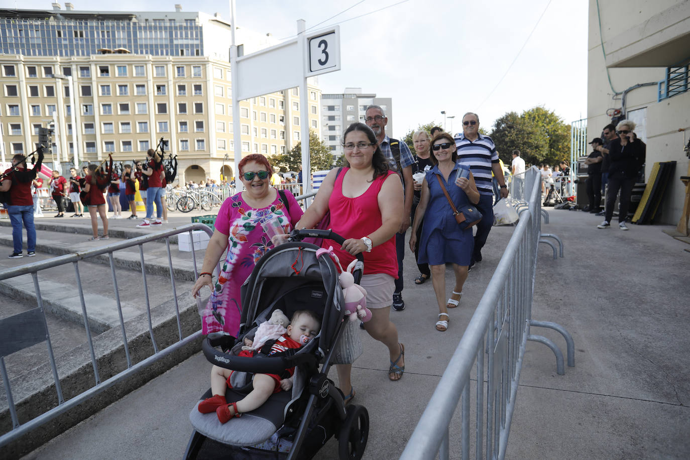 La playa de Poniente ha acogido un nuevo récord en una de las actividades más multitudinarias del verano gijonés.