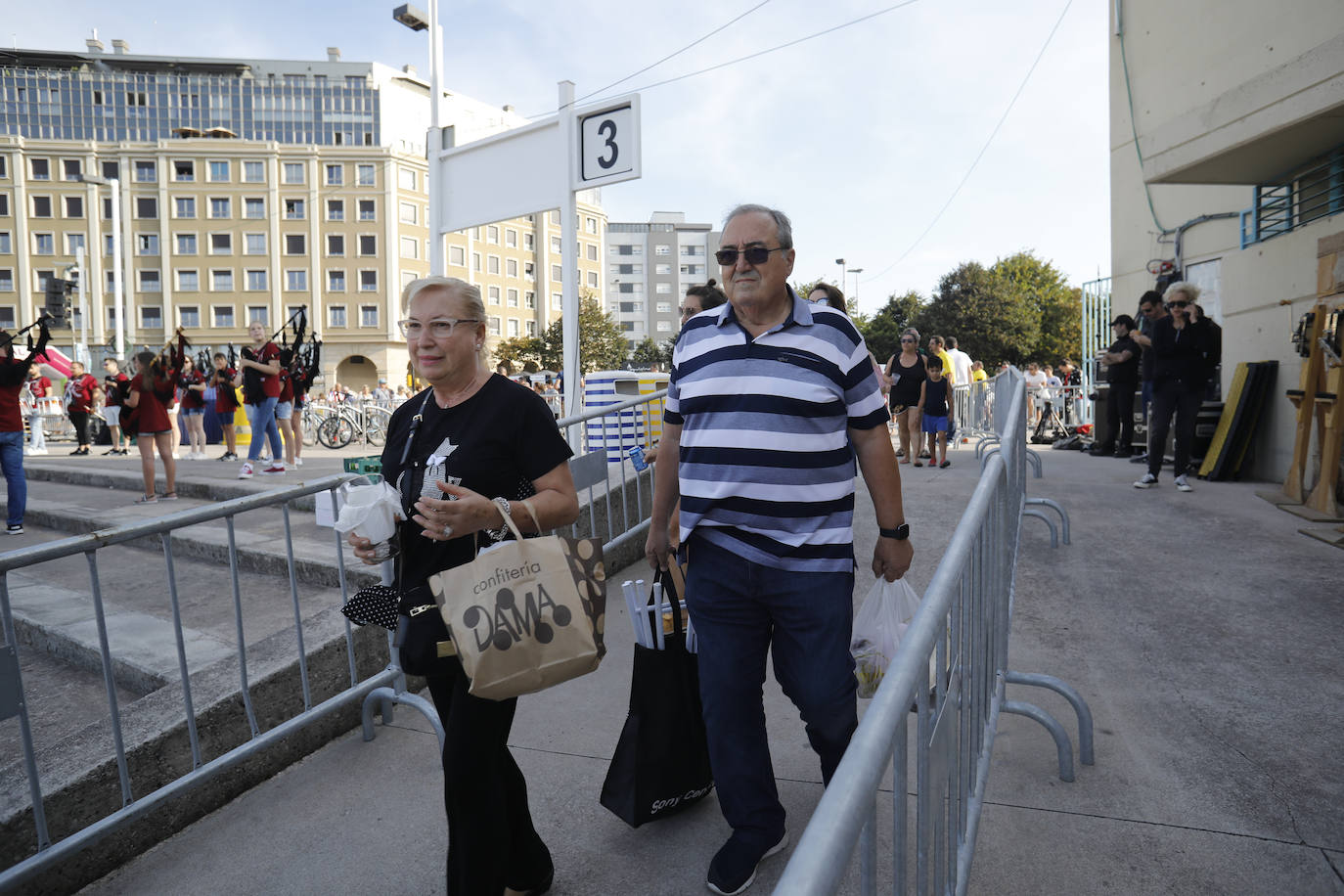 La playa de Poniente ha acogido un nuevo récord en una de las actividades más multitudinarias del verano gijonés.