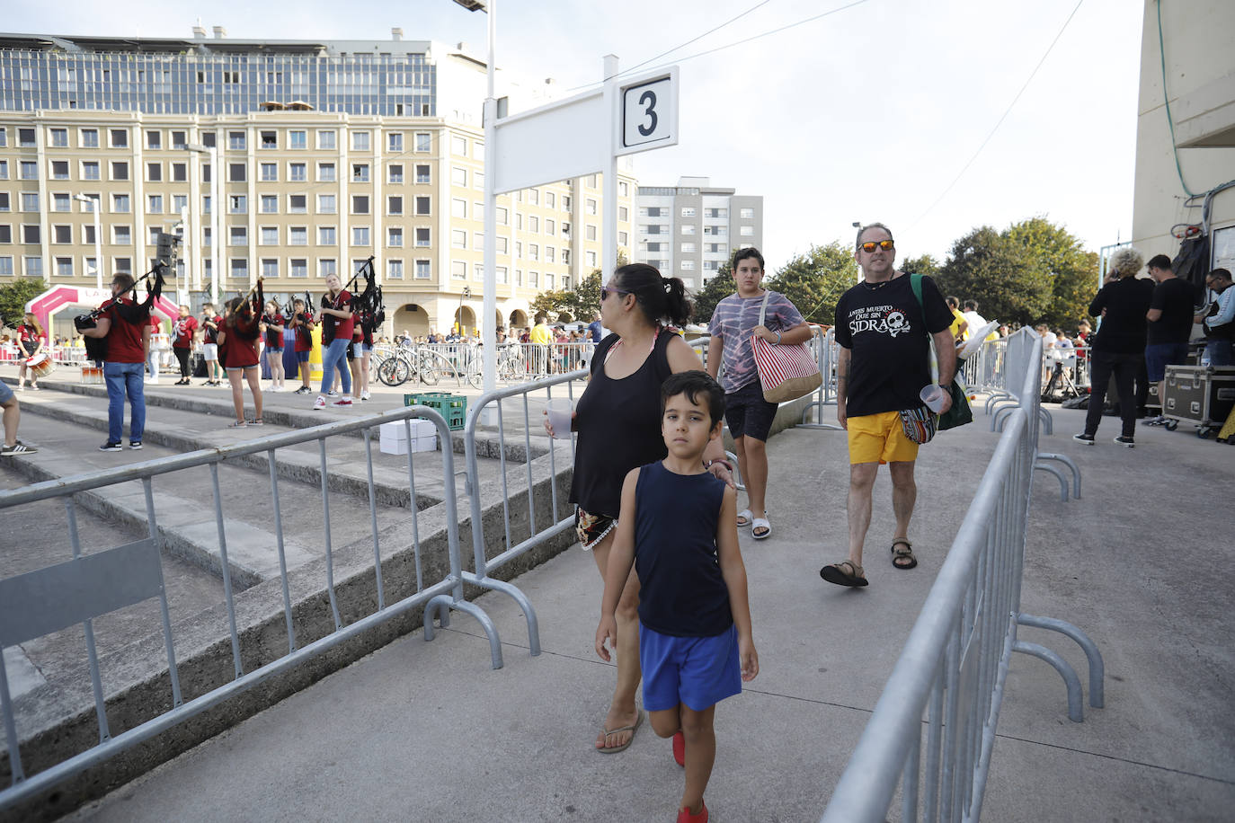 La playa de Poniente ha acogido un nuevo récord en una de las actividades más multitudinarias del verano gijonés.