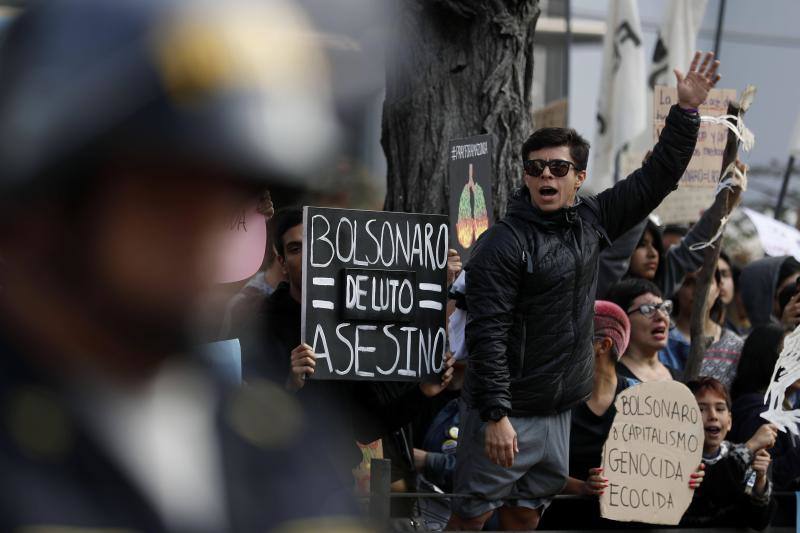 Distintas ciudades del mundo acogieron este viernes concentraciones en señal de protesta por las malas políticas del gobierno brasileño en cuanto a la gestión de los incendios del Amazonas.