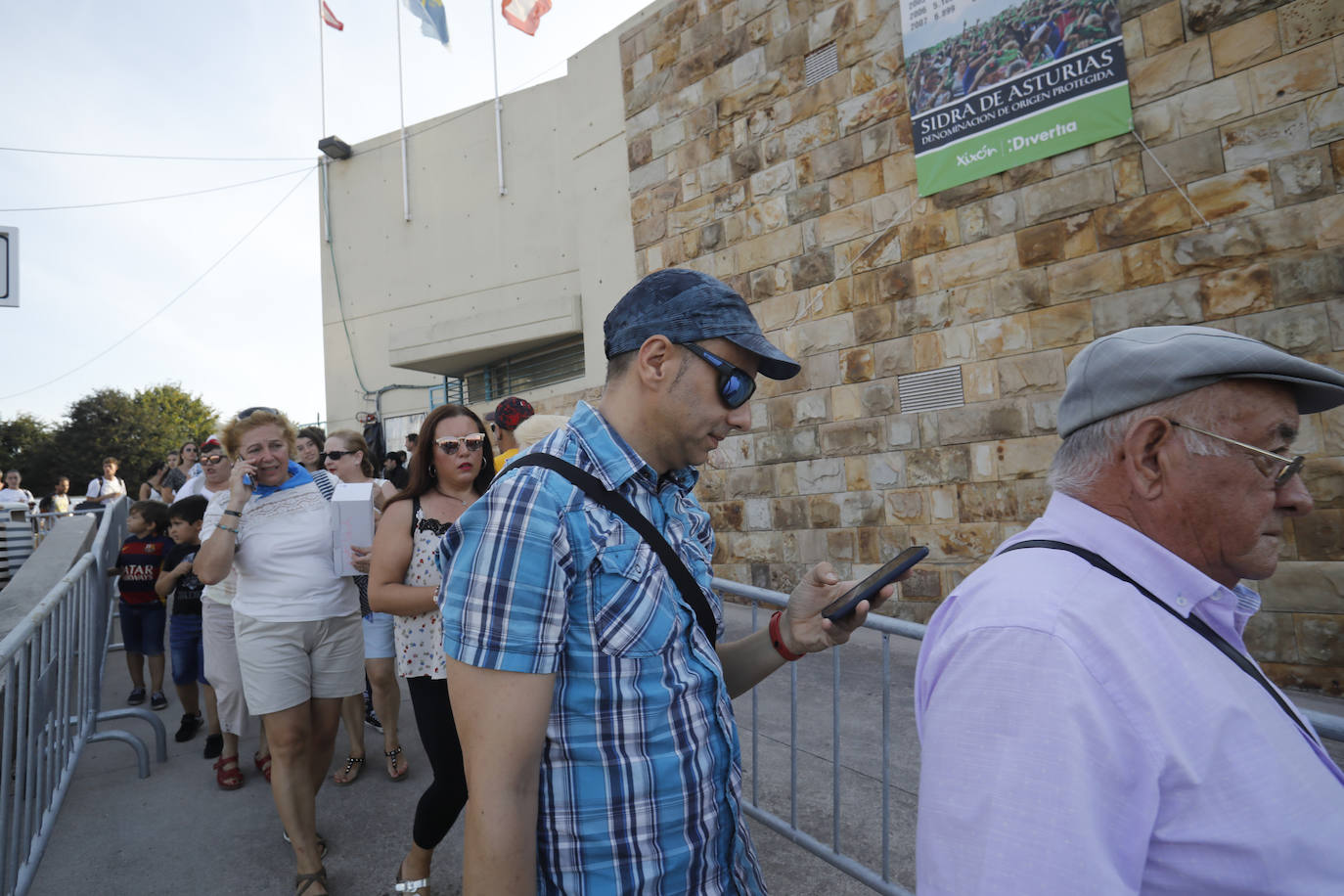 La playa de Poniente ha acogido un nuevo récord en una de las actividades más multitudinarias del verano gijonés