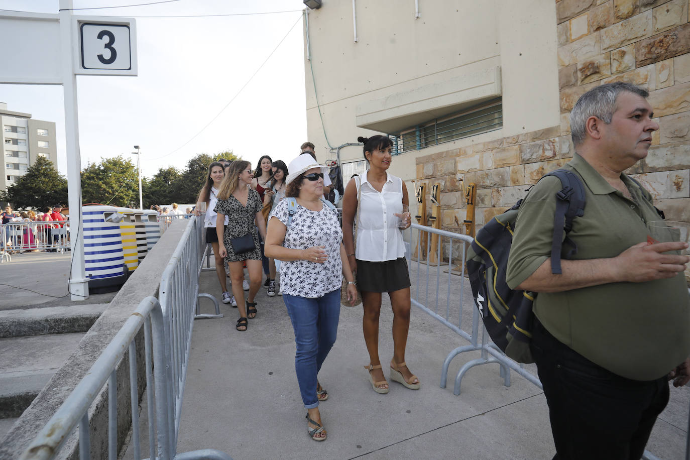 La playa de Poniente ha acogido un nuevo récord en una de las actividades más multitudinarias del verano gijonés