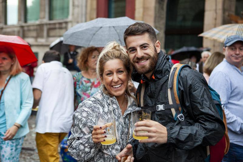 El llagarero maliayo Miguel Ángel Vigón se llevó este domingo los dos premios señeros, el 'Tonel de Oro' -otorgado por sus propios compañeros a toda una trayectoria profesional- y el 'Elogio de Oro', al mejor caldo del certamen -concedido por un jurado de expertos.