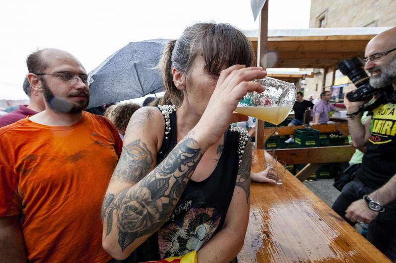 El llagarero maliayo Miguel Ángel Vigón se llevó este domingo los dos premios señeros, el 'Tonel de Oro' -otorgado por sus propios compañeros a toda una trayectoria profesional- y el 'Elogio de Oro', al mejor caldo del certamen -concedido por un jurado de expertos.