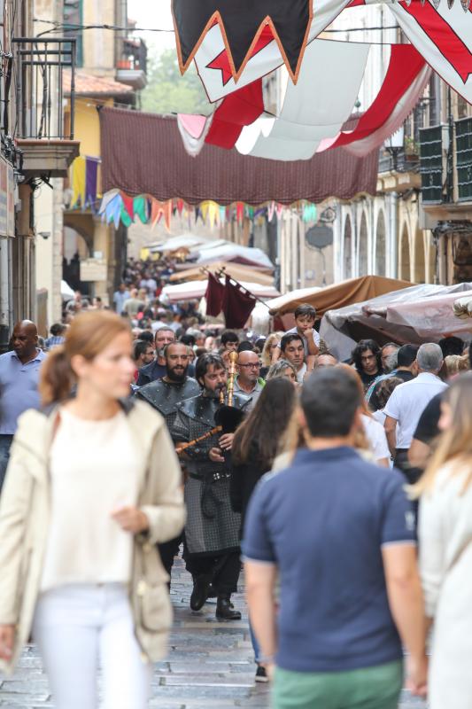 El Mercado Medieval de San Agustín reúne más de cien puestos de venta y gastronomía, atracciones infantiles y espectáculos de animación de calle.