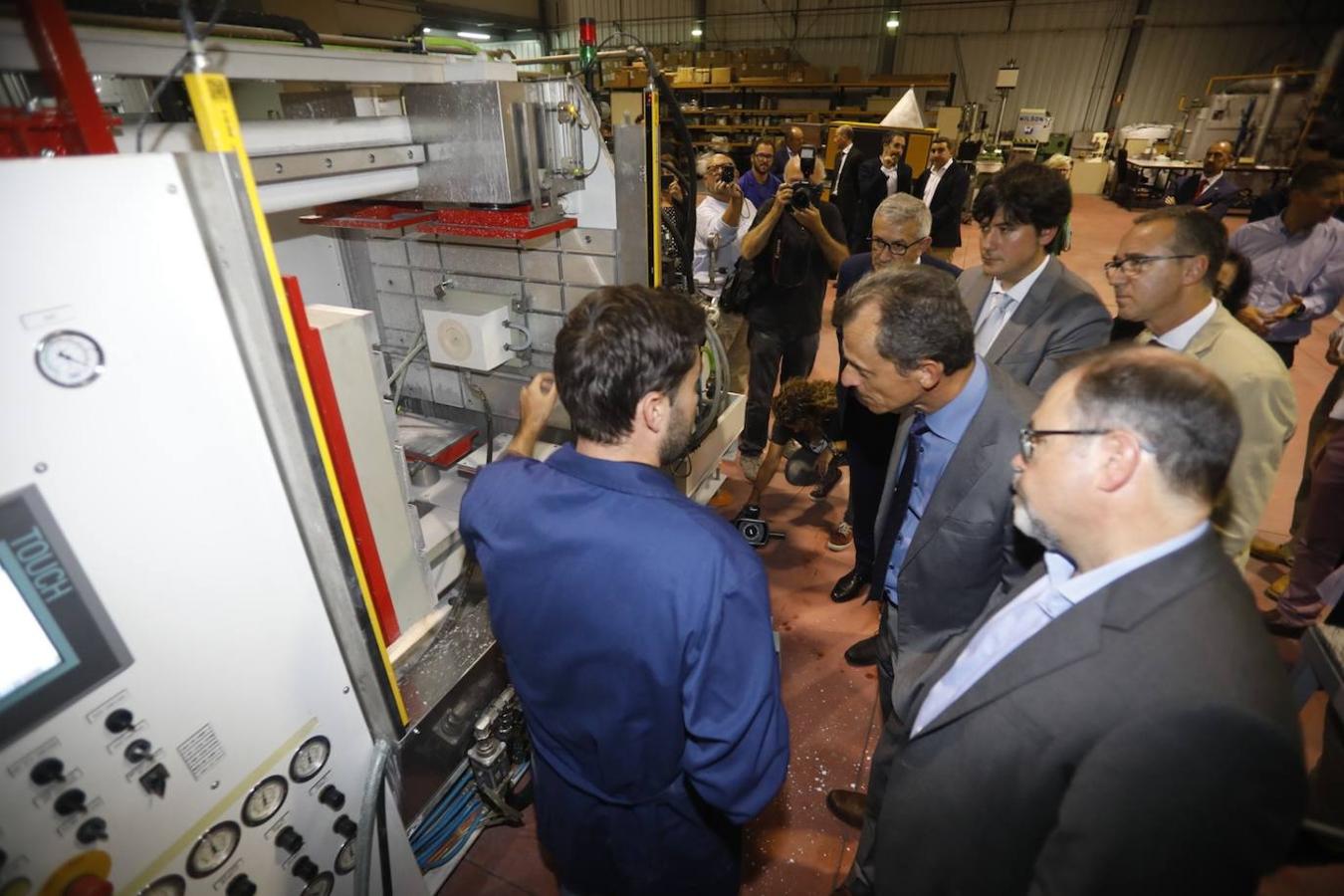 El ministro en funciones de Ciencia, Innovación y Universidad antes se reunió con el presidente del Principado Adrián Barbón. 