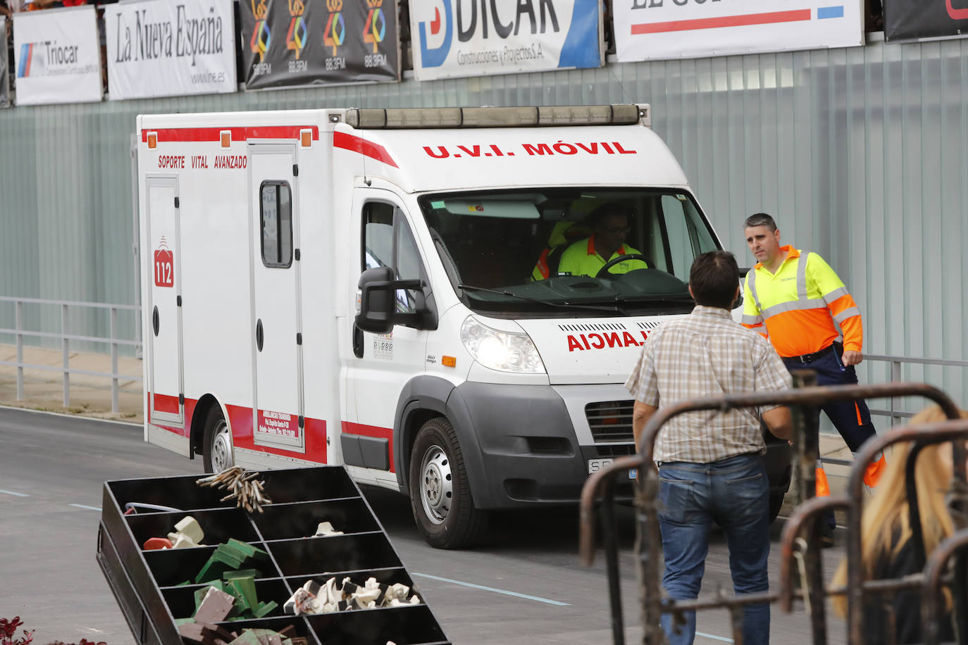 Tras acceder al recorrido de la segunda fase y después de afrontar el primer obstáculo, la amazona se descabalgó de su yegua y esta continuó el recorrido en solitario.
