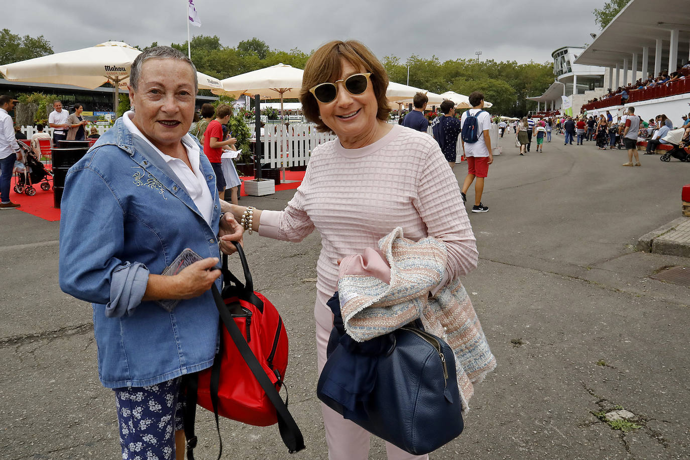 Las Mestas vive de nuevo el Concurso Hípico más importante del verano en España, que mantiene el carácter de oficial y que llega ya a los 77 años de vida. Emoción, saltos, galopes y 5 días por delante para cerrar el verano con un fin de semana de gran altura en Gijón.