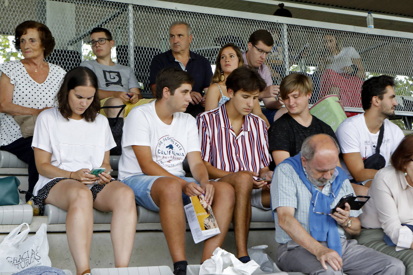 Las Mestas vive de nuevo el Concurso Hípico más importante del verano en España, que mantiene el carácter de oficial y que llega ya a los 77 años de vida. Emoción, saltos, galopes y 5 días por delante para cerrar el verano con un fin de semana de gran altura en Gijón.