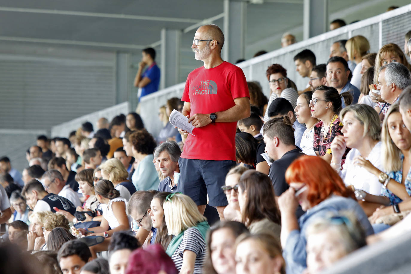 Las Mestas vive de nuevo el Concurso Hípico más importante del verano en España, que mantiene el carácter de oficial y que llega ya a los 77 años de vida. Emoción, saltos, galopes y 5 días por delante para cerrar el verano con un fin de semana de gran altura en Gijón.