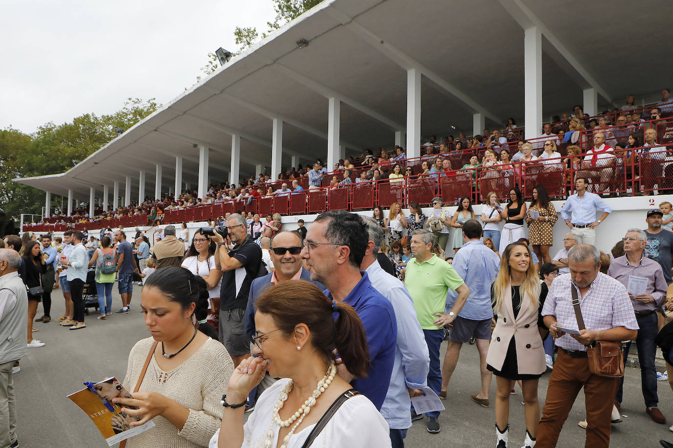Las Mestas vive de nuevo el Concurso Hípico más importante del verano en España, que mantiene el carácter de oficial y que llega ya a los 77 años de vida. Emoción, saltos, galopes y 5 días por delante para cerrar el verano con un fin de semana de gran altura en Gijón.