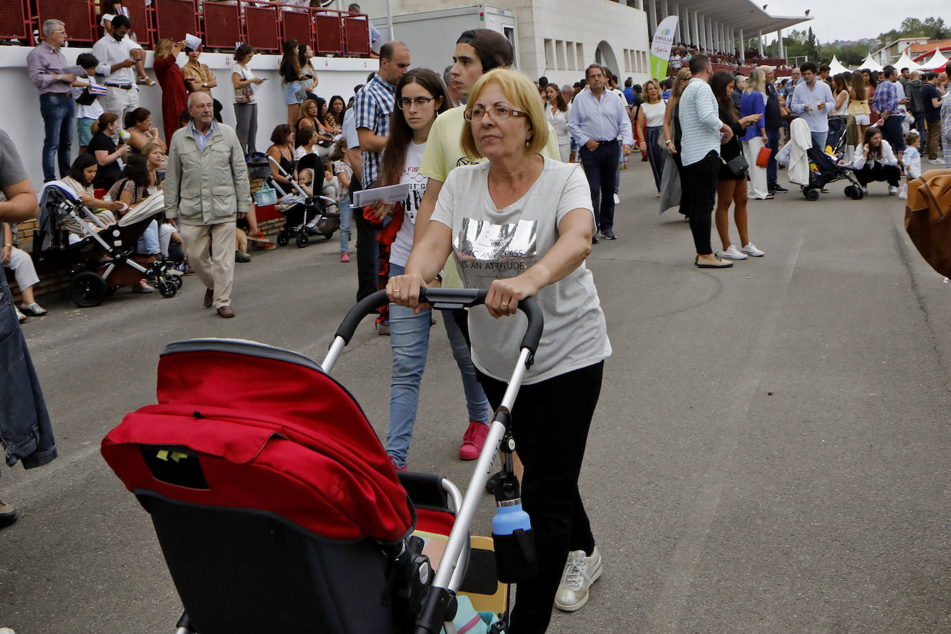 Las Mestas vive de nuevo el Concurso Hípico más importante del verano en España, que mantiene el carácter de oficial y que llega ya a los 77 años de vida. Emoción, saltos, galopes y 5 días por delante para cerrar el verano con un fin de semana de gran altura en Gijón.