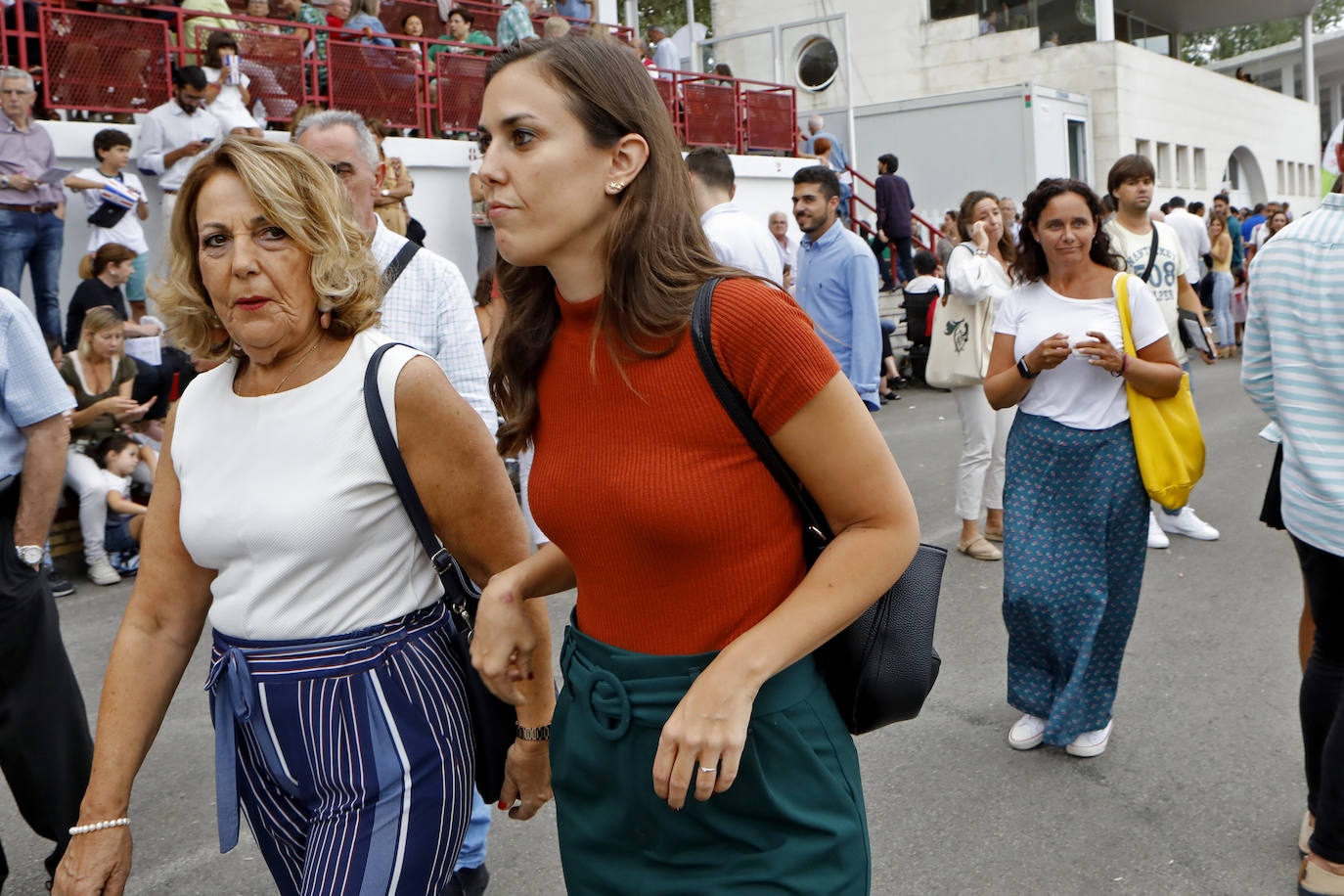 Las Mestas vive de nuevo el Concurso Hípico más importante del verano en España, que mantiene el carácter de oficial y que llega ya a los 77 años de vida. Emoción, saltos, galopes y 5 días por delante para cerrar el verano con un fin de semana de gran altura en Gijón.