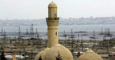 Imagen - Vista de las cúpulas y del alminar de la mezquita de Bibi Heybat. / AFP