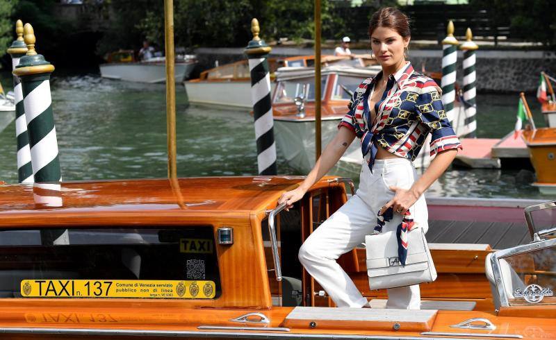 El director japonés Hirokazu Kore-eda ha hecho coincidir por primera vez en sus dilatadas carreras a Catherine Deneuve y Juliette Binoche, dos iconos del cine francés, en «La verité», la cinta que abrió este miércoles la competición oficial de la 76 Mostra de Venecia.